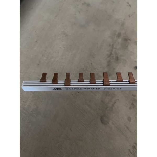 Maju Mcb Copper Busbar Pole Three Phase With Plastic Insulated Mcb