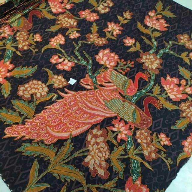 Hitam Solo Batik Fabric Manuk Cendrawasih Motif Black Base Color Kain