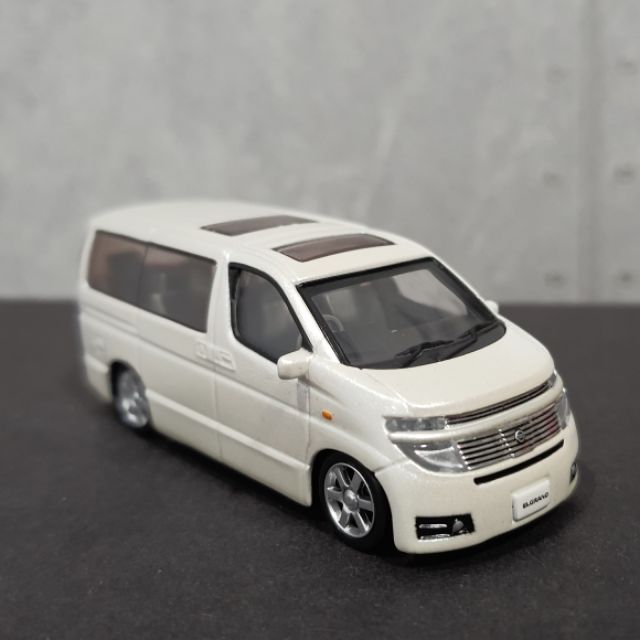 tomica nissan elgrand