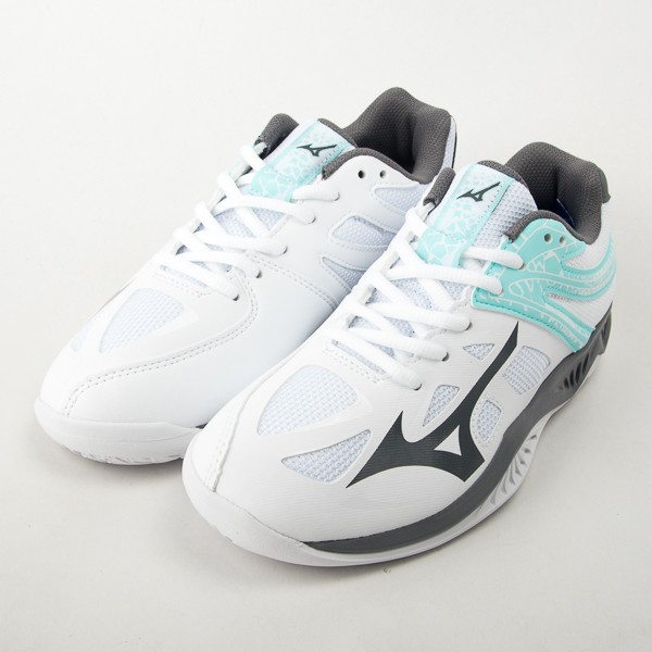 white mizuno volleyball shoes