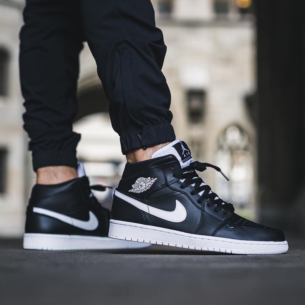 aj 1 mid black