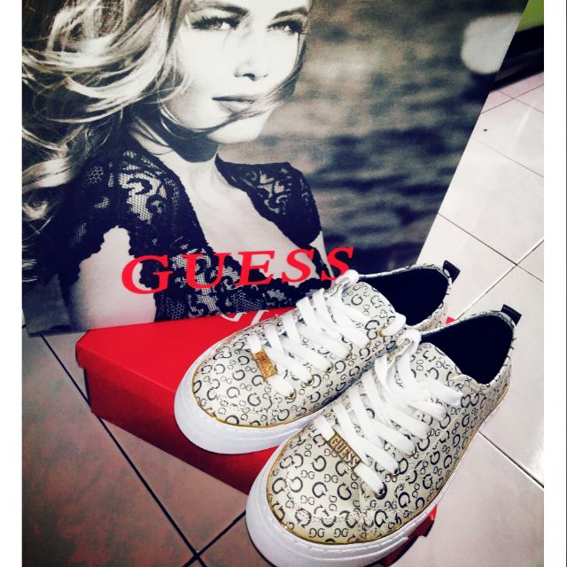 guess female sneakers