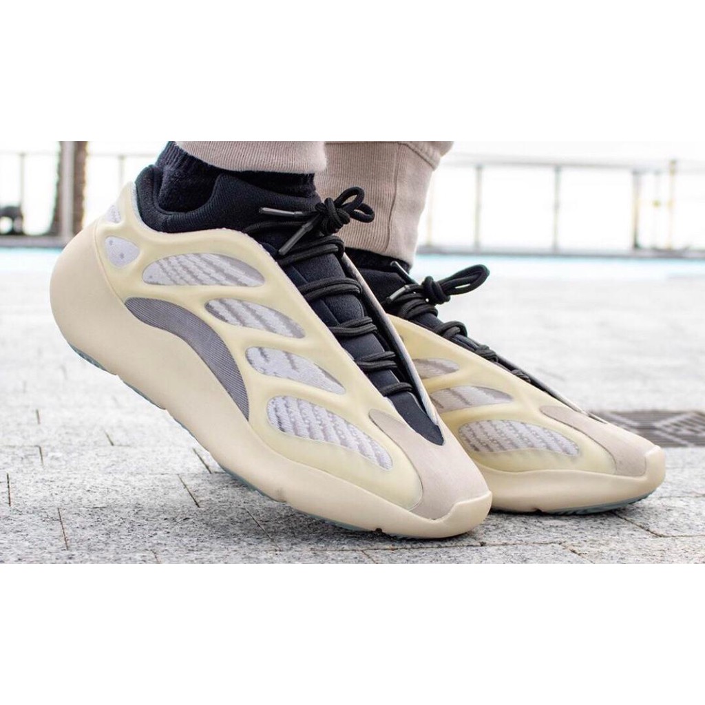 adidas yeezy 700