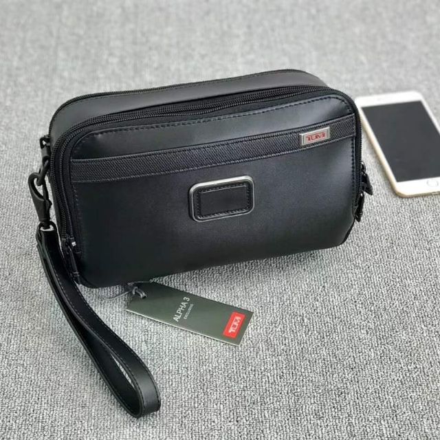 tumi clutch