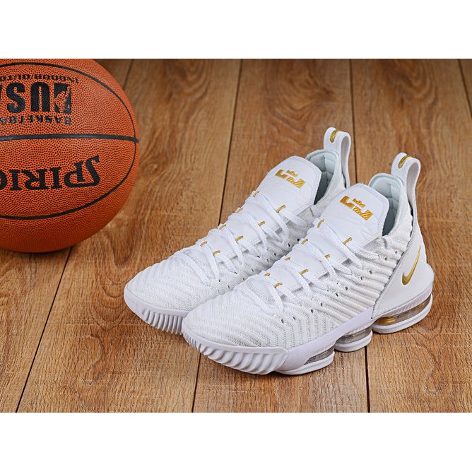 lebron basketball shoes white