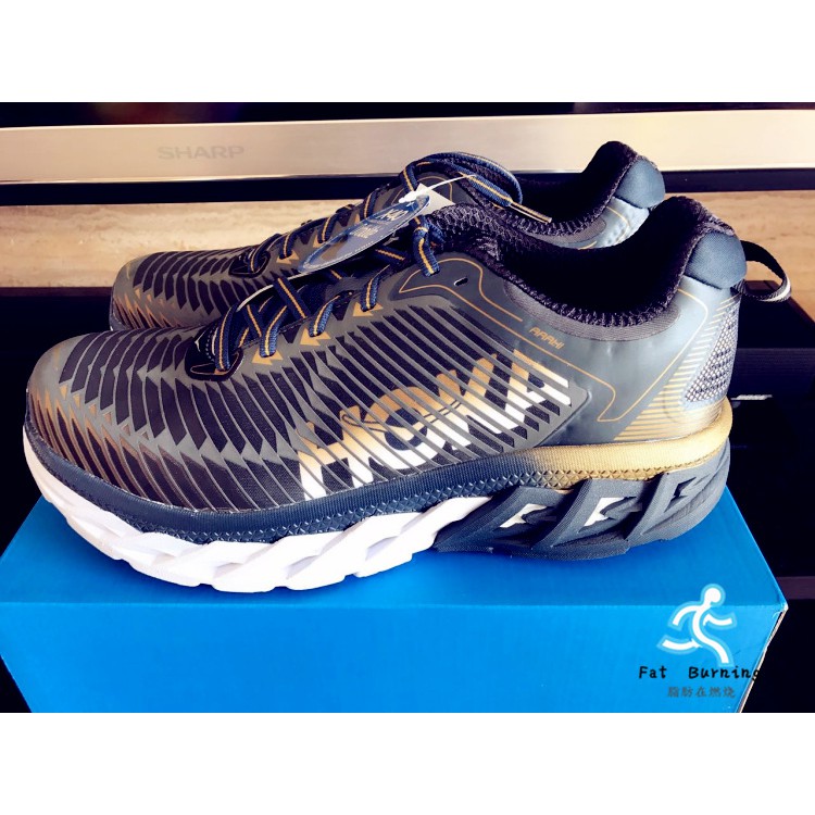 hoka one one arahi 1