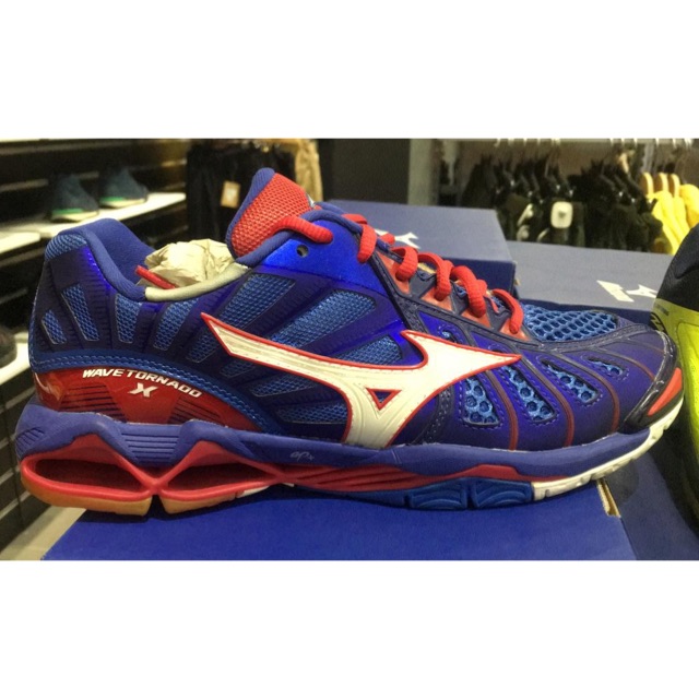 mizuno wave tornado 11 orange
