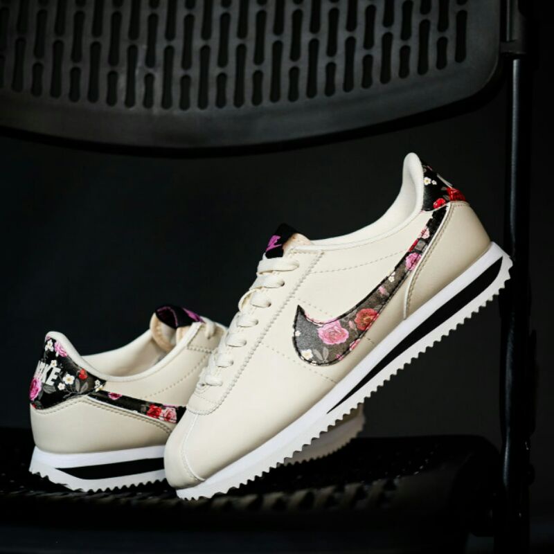usuario escalada escolta Nike cortez se basic cream floral - 100% bnwb - women sneakers - latest  women shoes | Shopee Malaysia