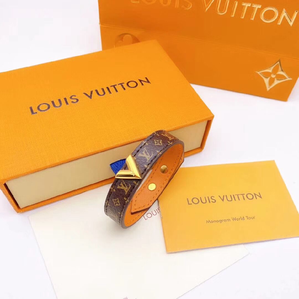 Louis Vuitton Essential V Bracelet (M6042G, ESSENTIAL V BRACELET) in 2023