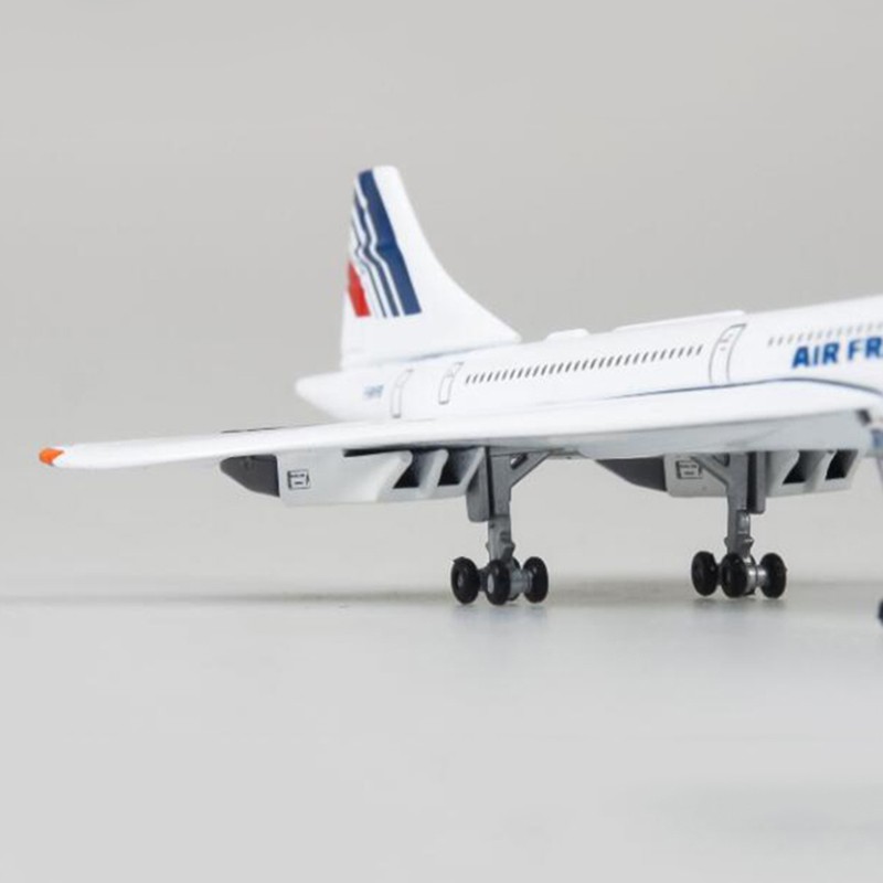 toy concorde airplane