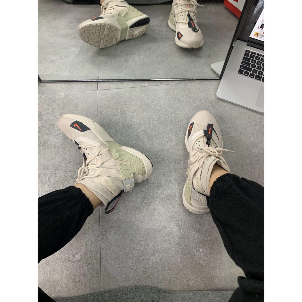 huarache gripp on feet