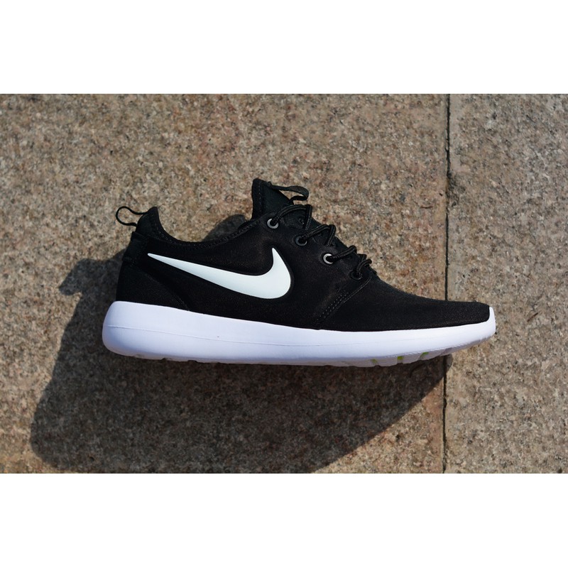 roshe run two black