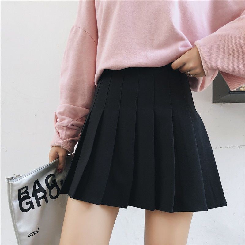 short black pleated skirt outfit