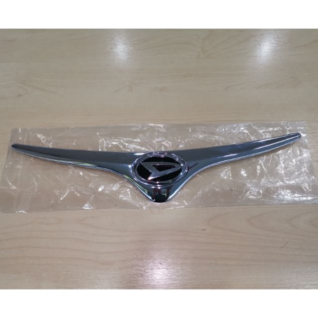 ORIGINAL PERODUA DAIHATSHU MYVI OLD FRONT GRILLE LOGO 