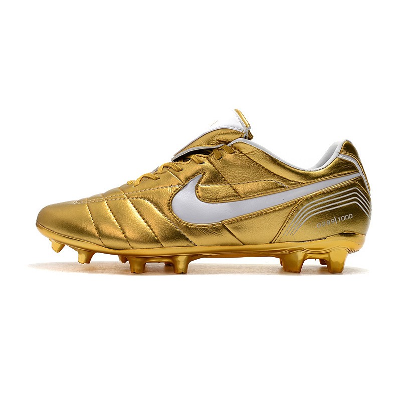 r10 soccer cleats
