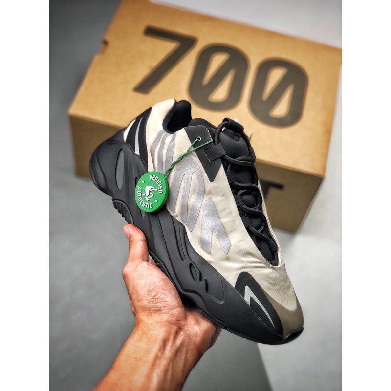 kasut yeezy 700
