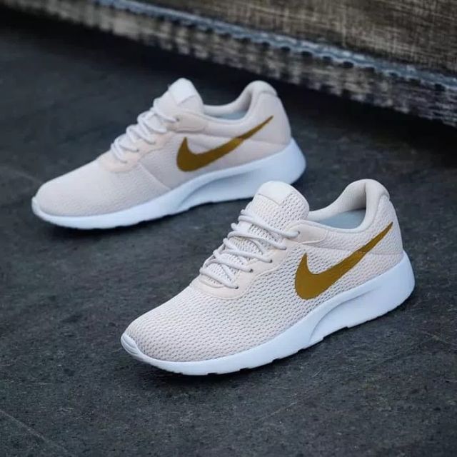 nike tanjun beige