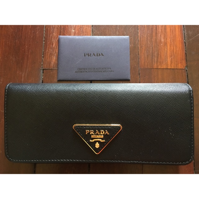 prada women's wallet