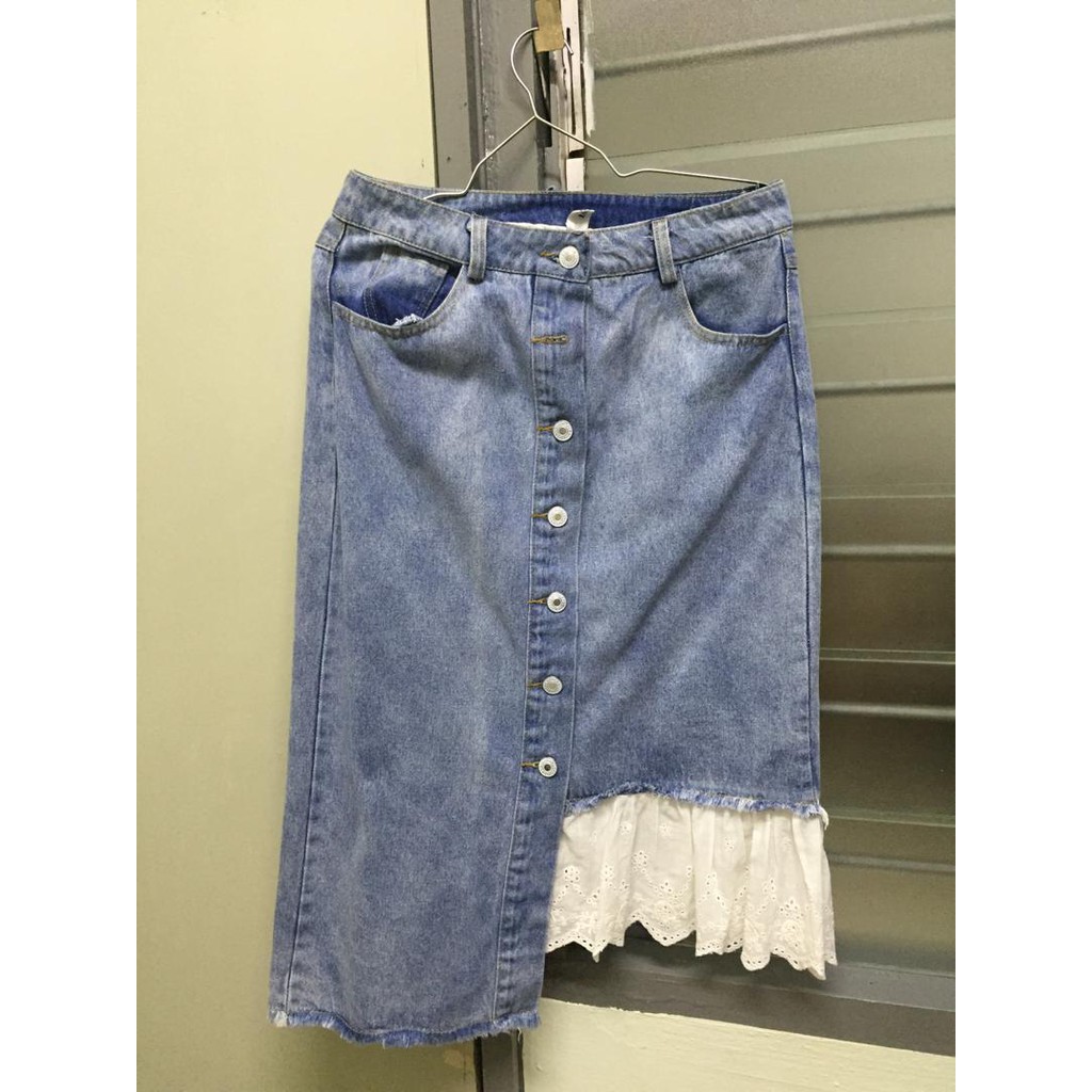 denim skirt with lace trim