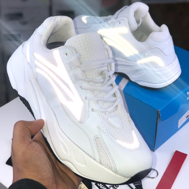 kasut yeezy 700