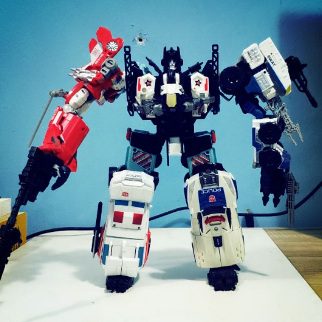 TRANSFORMERS COMBINER WARS : DEFENSOR 