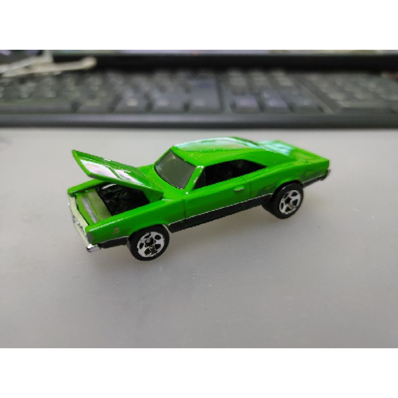 Hot Wheels 2008 Team Muscle Mania #135 – 1:64 Scale Green 69 Dodge Charger Diecast Car - View #10