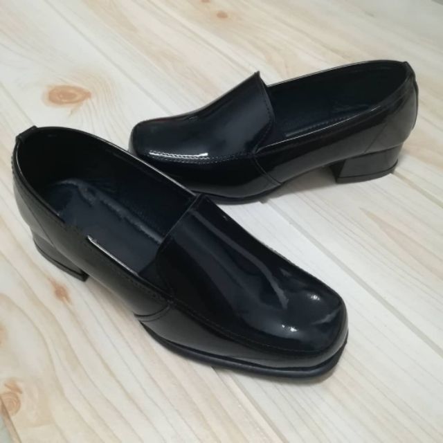 formal footwear for interview