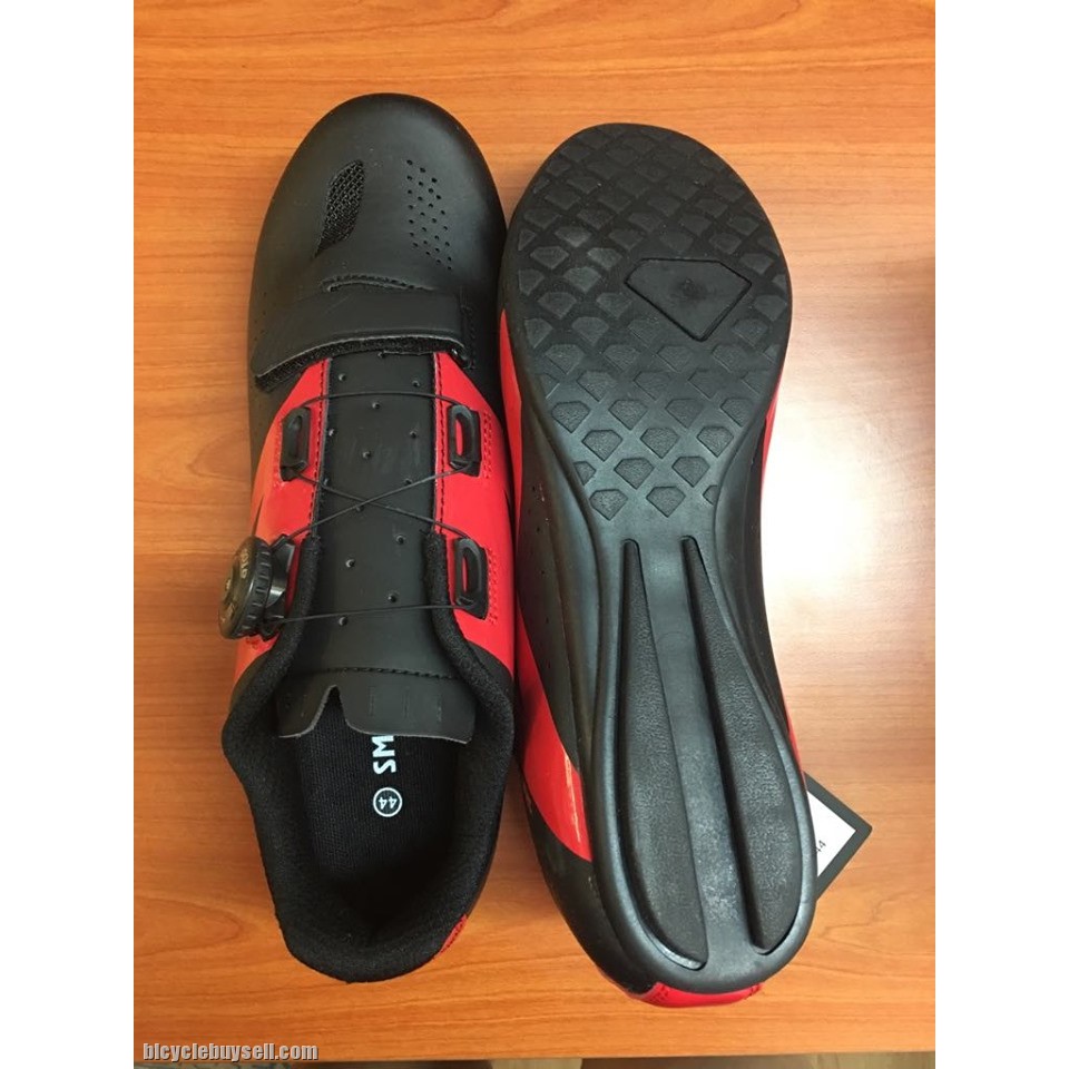 non cleat cycling shoes