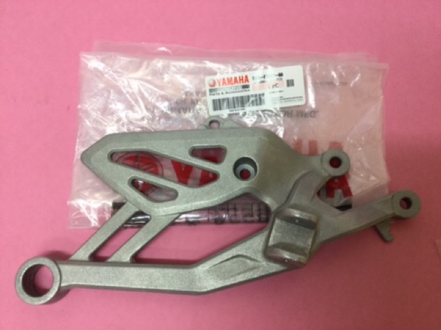 yamaha r15 footrest bracket