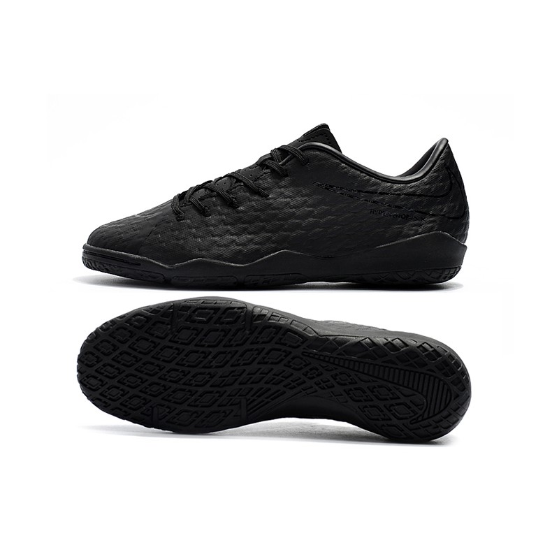 all black nike indoor soccer shoes