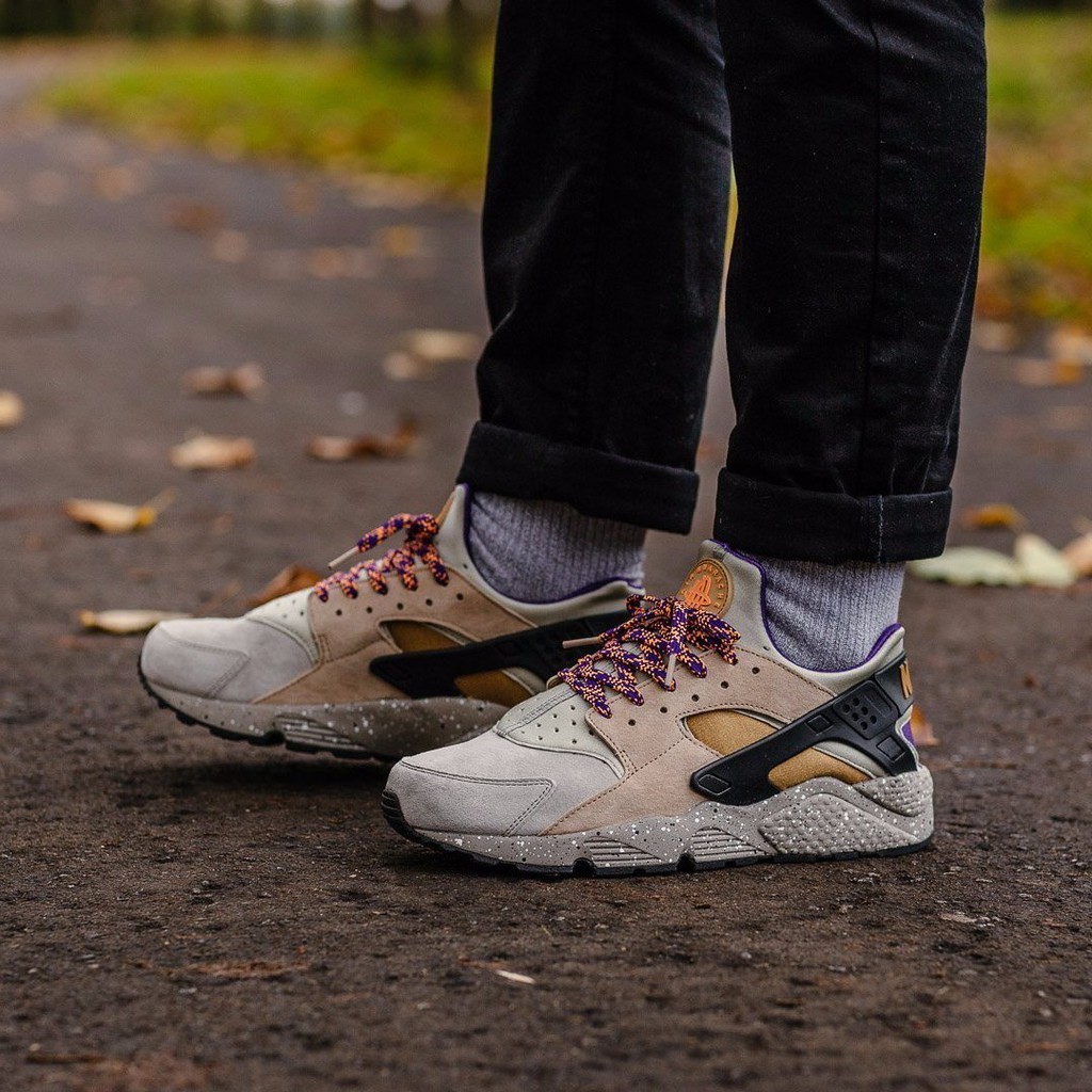 nike air huarache run beige