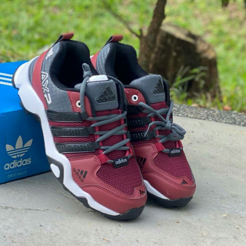 kasut hiking adidas