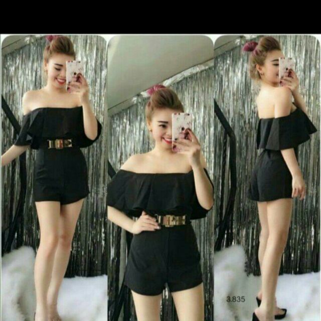 Short jump with ruffled shoulders