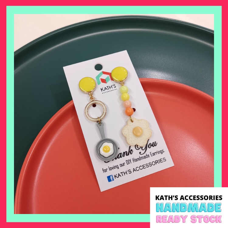 [Kath’s Accessories] HANDMADE Colourful Cute Grey Frying Pan Egg Earrings 手工制作的彩色可爱灰色煎锅鸡蛋耳环