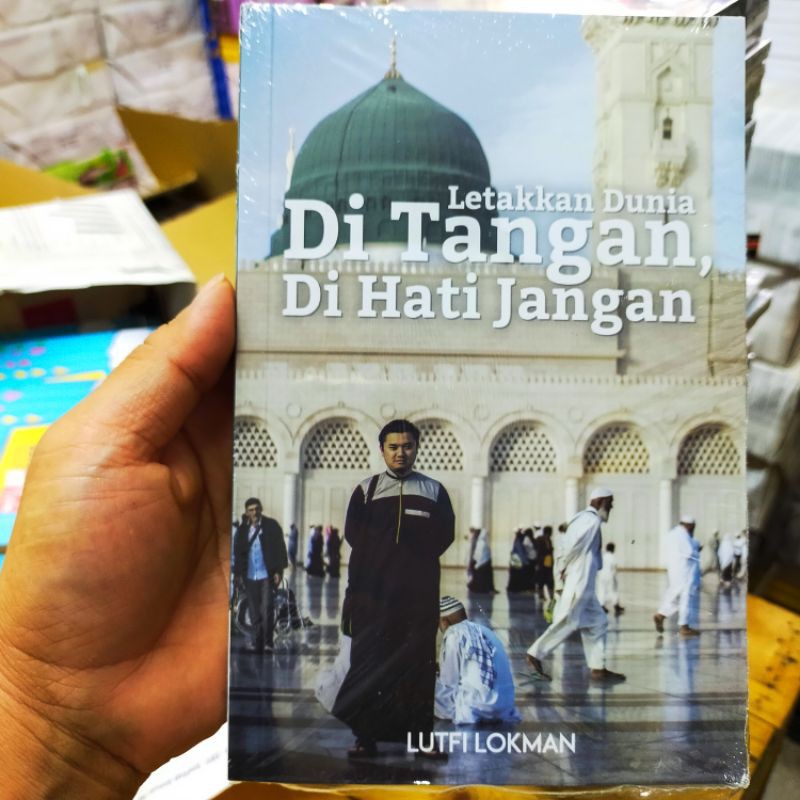 Letakkan Dunia Di Tangan Di Hati Jangan Lutfi Lokman Shopee Malaysia