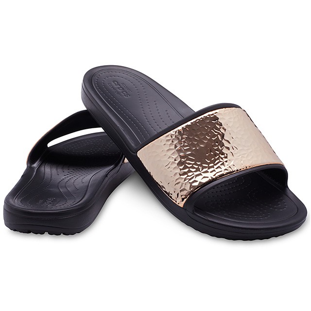 crocs sloane hammered metallic slide