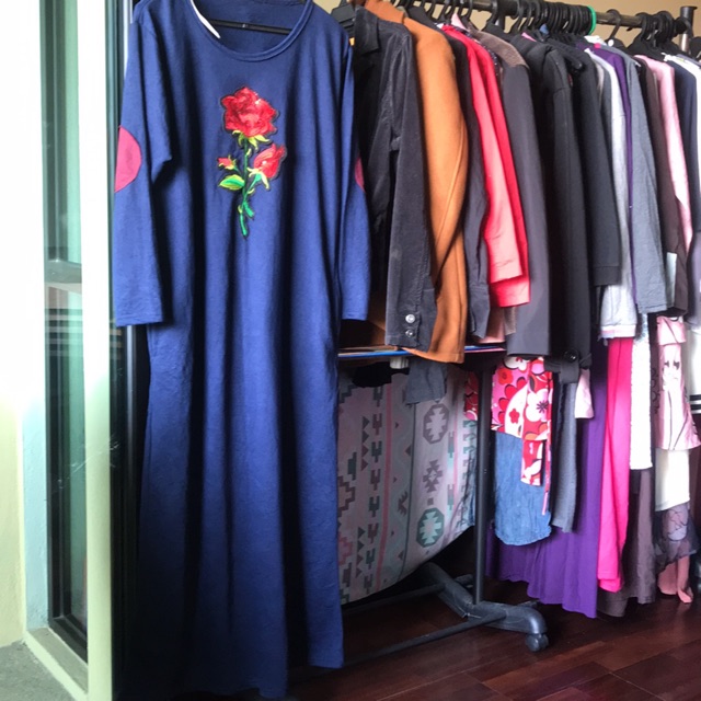 Baju dress wanita bersaiz S masih BARU belum di pakai Baju dress wanita bersaiz S masih BARU belum di pakai