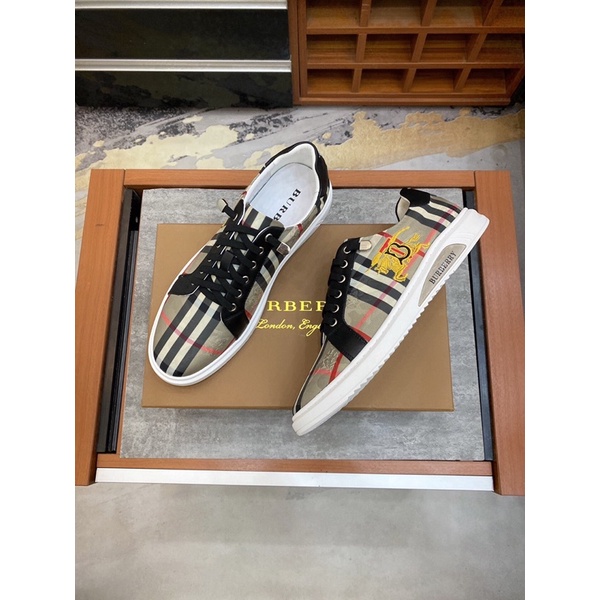 Korean Style Burberry Men'S Shoes With Completely Sheepskin Lining Fabric  Surface | Shopee Malaysia