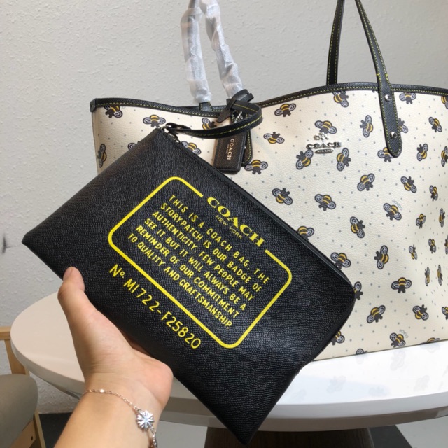 COACH Bee tote bag | Shopee Malaysia