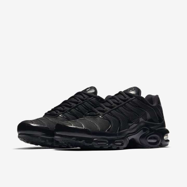 air max plus vapormax triple black