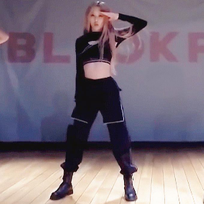 Black Sports Bra, Rose - BlackPink - Fashion Chingu