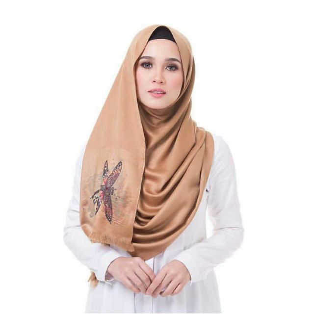 Travel hijab Libelle My Sketchbook shawl by Emma Maembong