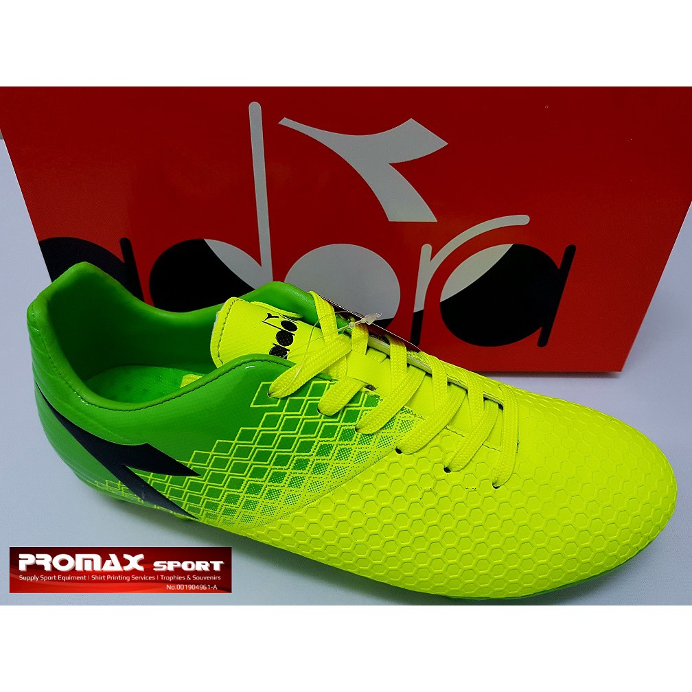 diadora soccer shoes