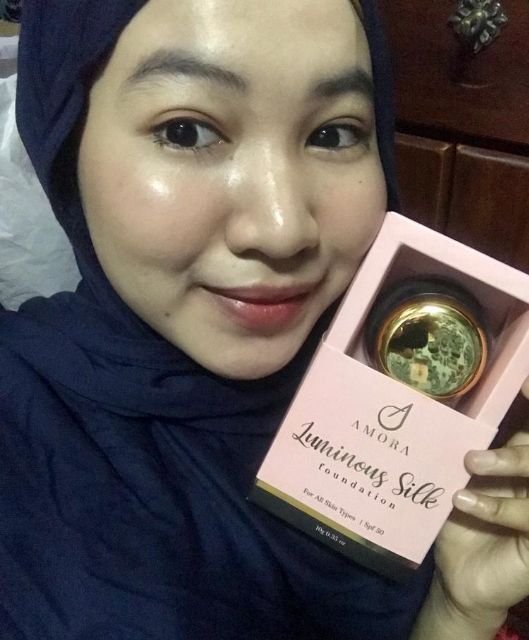 amora luminous silk foundation review