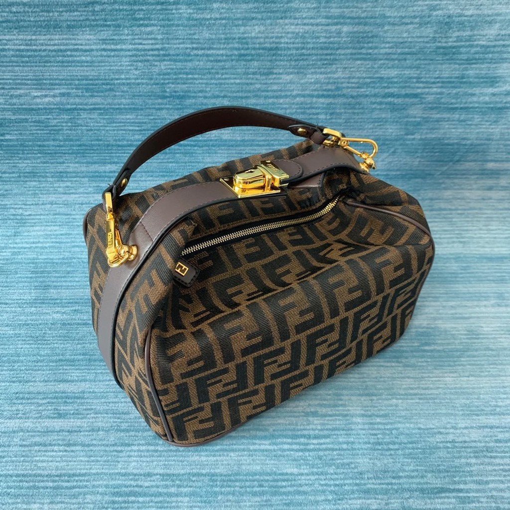 fendi lunch bag