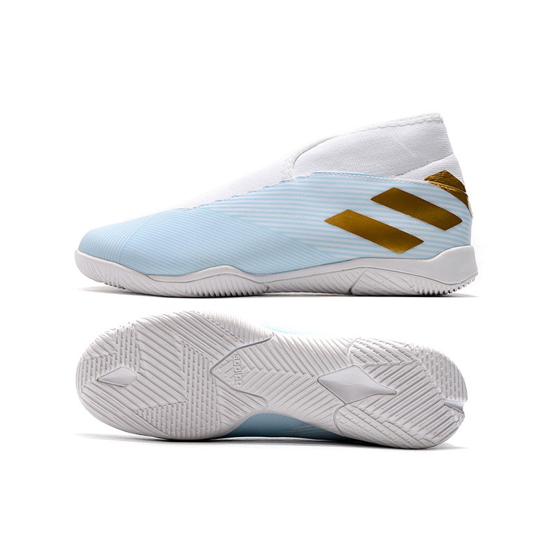 laceless futsal shoes