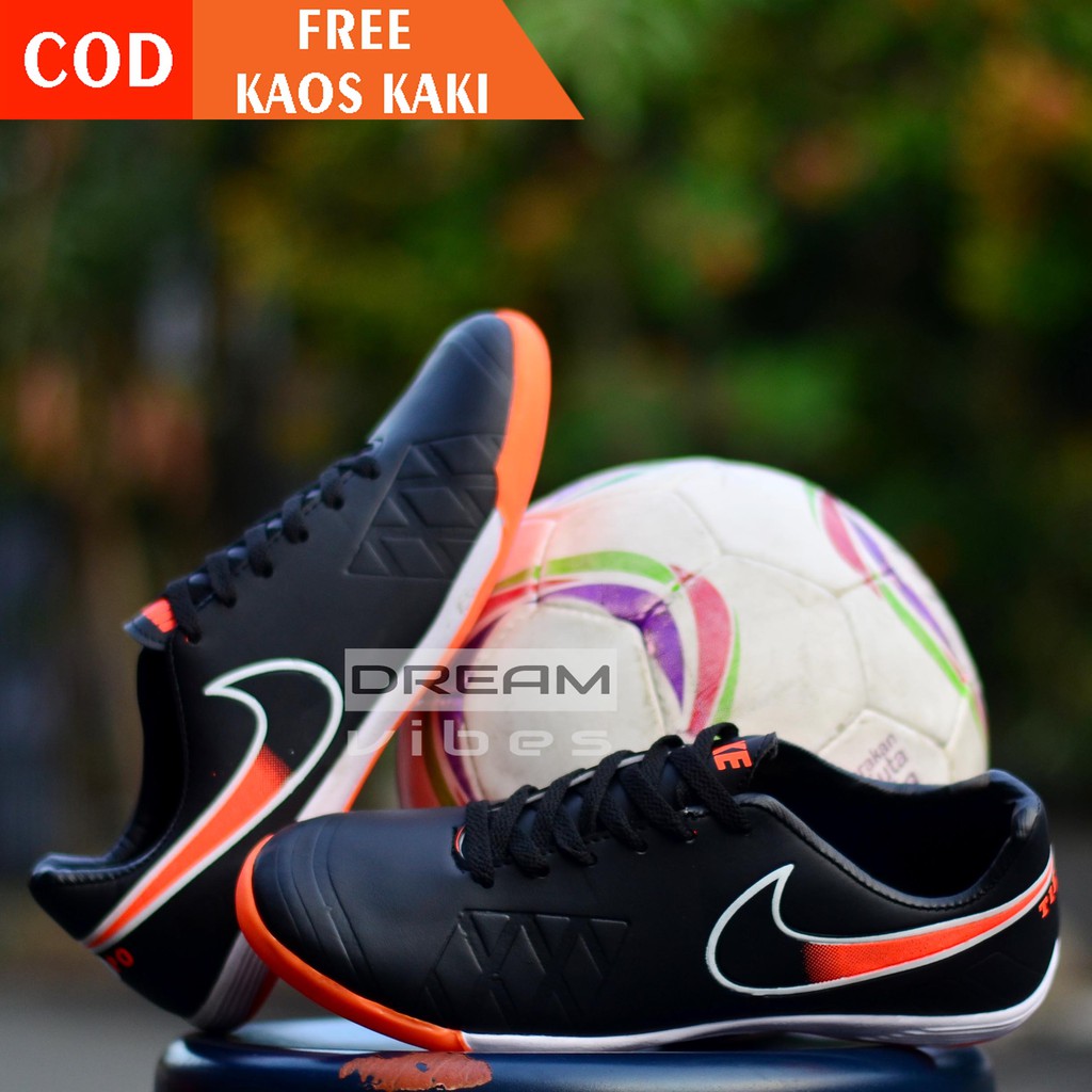 nike tiempo futsal shoes