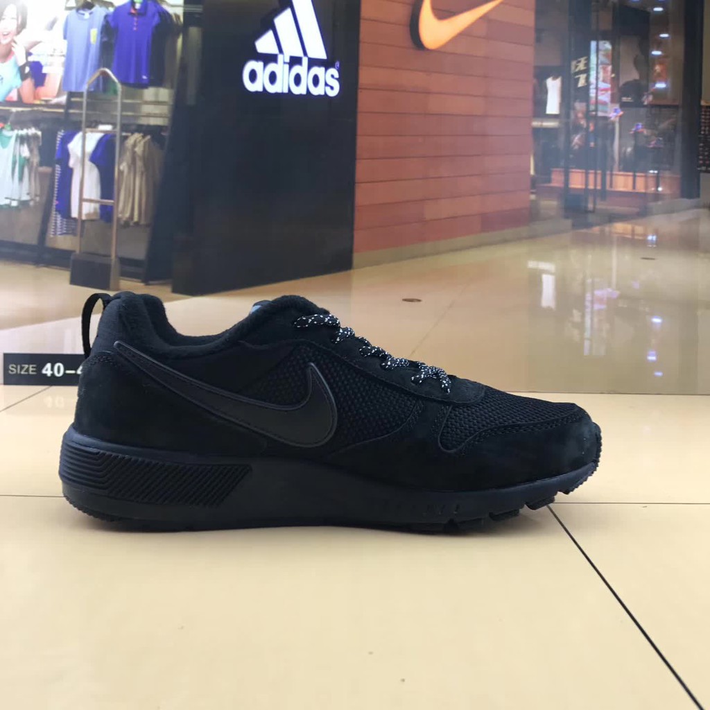 nike nightgazer all black