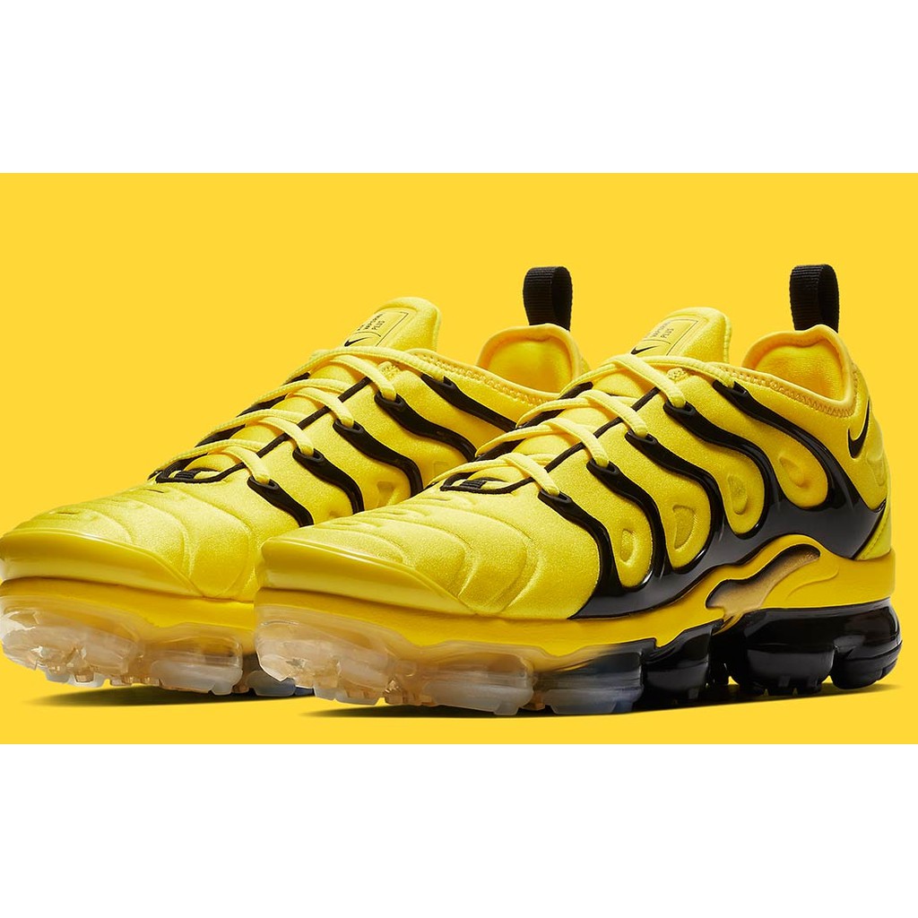 nike yellow vapormax