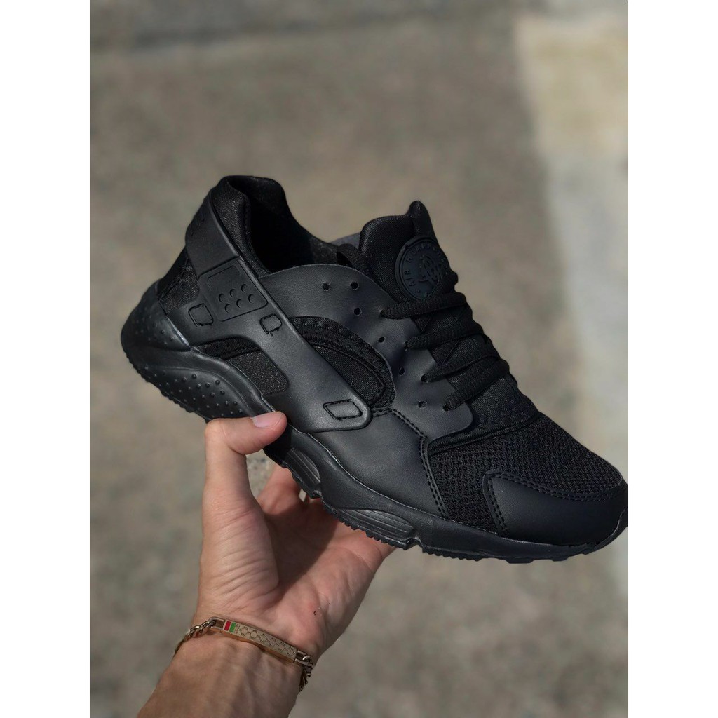 nike huarache all black